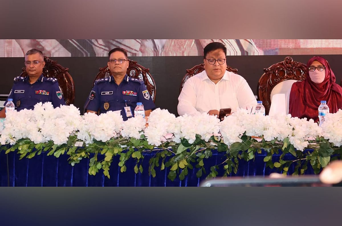 মাদকের সঙ্গে জড়িতদের বিরুদ্ধে ব্যবস্থা নিতে গেলে হুমকি আসে
