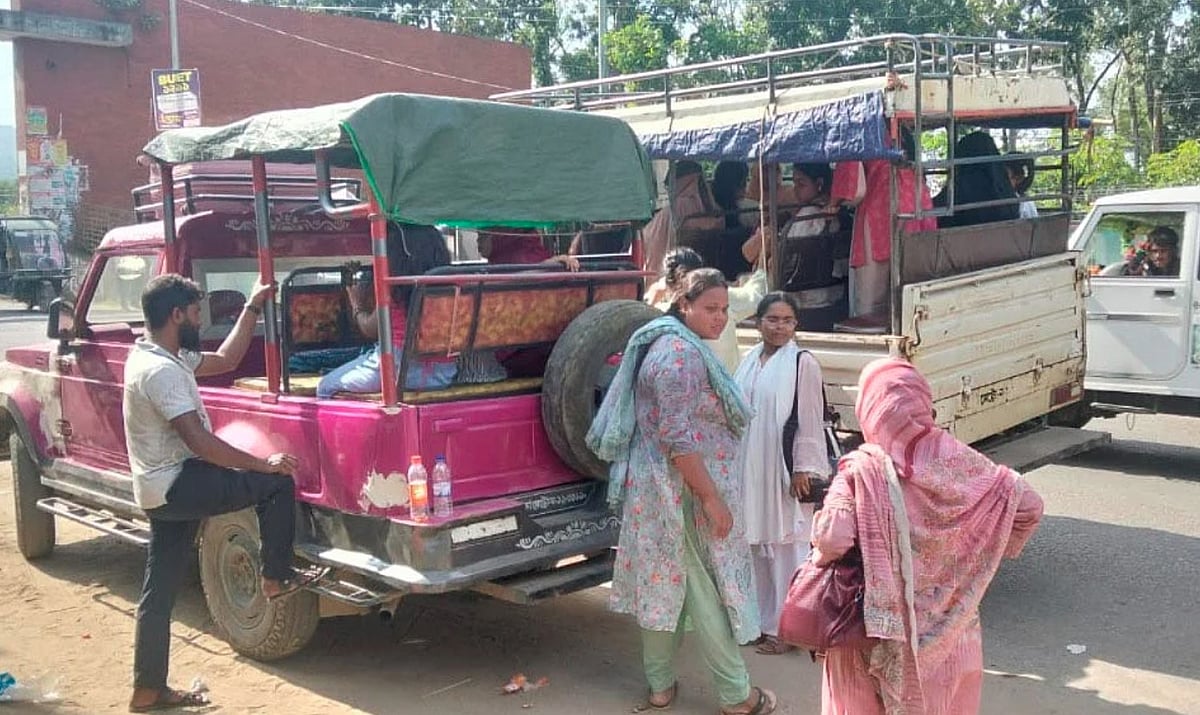 সাজেকে অবরোধ: মূল সমস্যা যেভাবে আড়ালে চলে যাচ্ছে