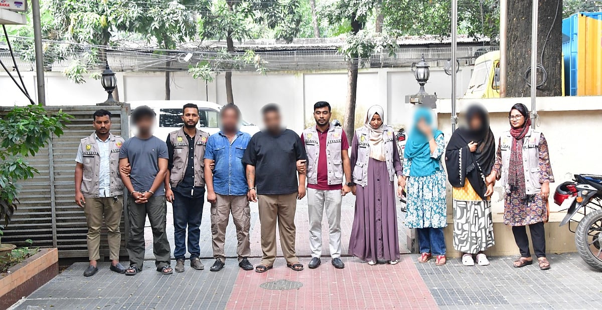 ব্যবসায়ীসহ বিত্তবান পুরুষদের প্রেমের জালে ফেলে করা হতো ব্ল্যাকমেল