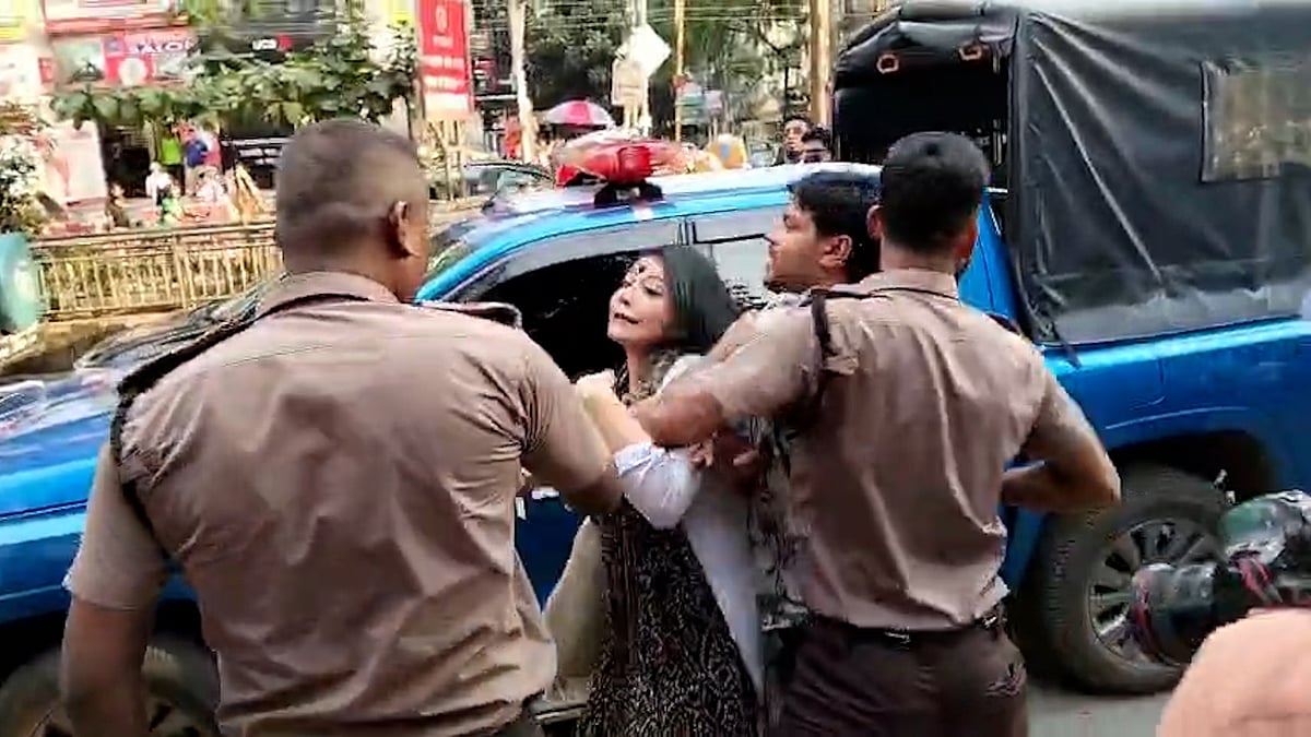 সুনামগঞ্জে নারী বাউলদের গানে বাধা, ঢাকায় প্রতিবাদ কর্মসূচি করতে দেয়নি পুলিশ