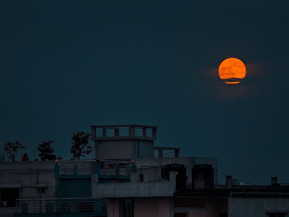 আজকের চাঁদটির নাম ‘হান্টার্স মুন’ কেন