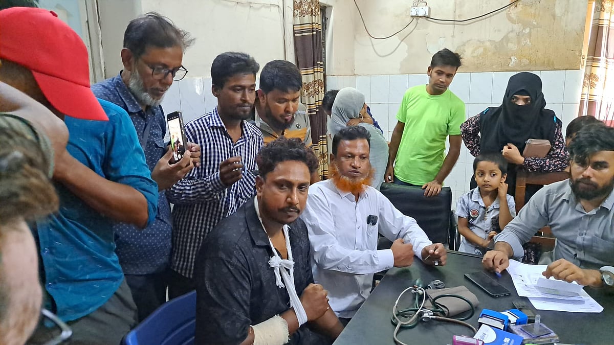 ইজিবাইকে এসে ব্যবসায়ী নেতাকে দিনদুপুরে গুলি