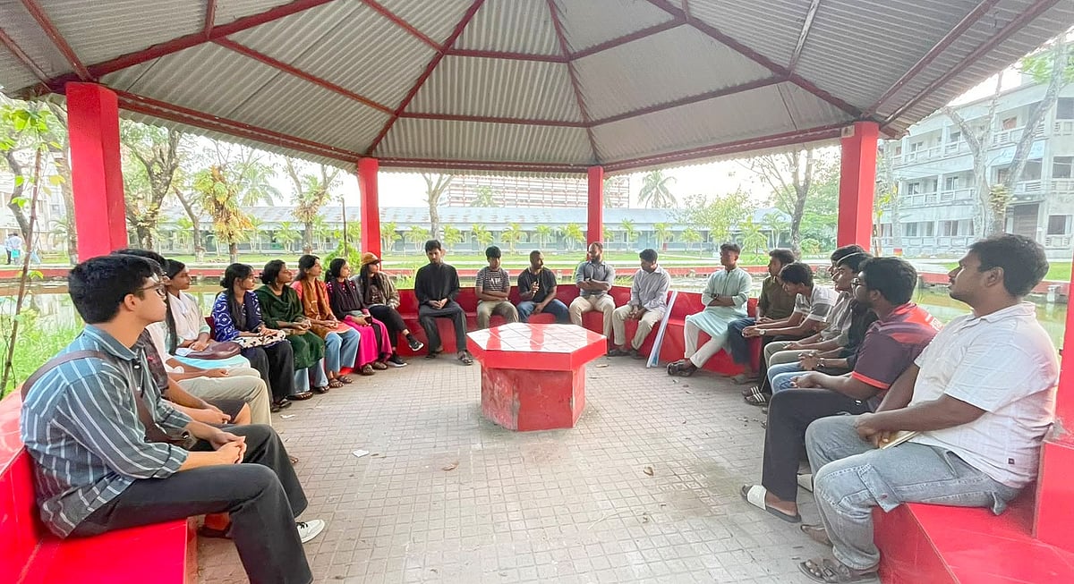 ‘নন্দিত নরকে’: মধ্যবিত্ত পরিবারের গল্পে মানবজীবনের বেদনা