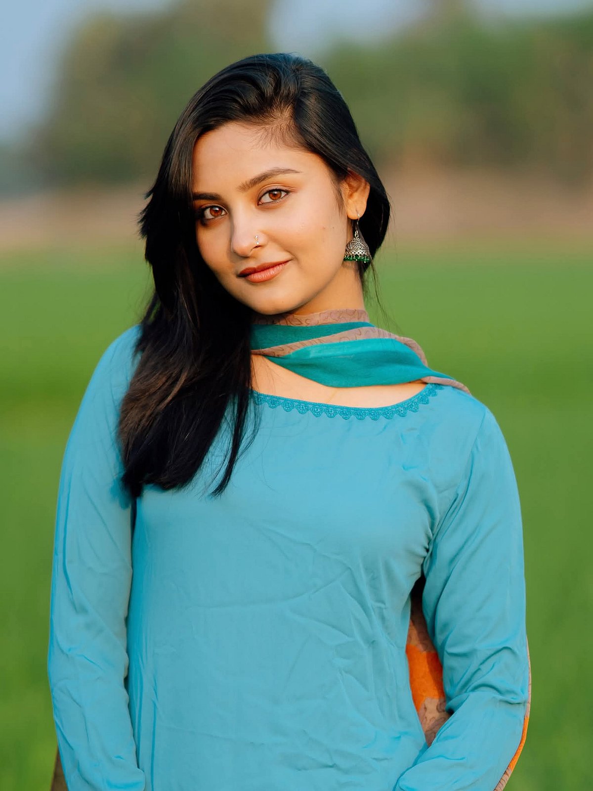সামাজিক যোগাযোগমাধ্যমগুলোয় নীহাকে বেশির ভাগ সময়ই ন্যাচারাল মেকআপে দেখা যায়