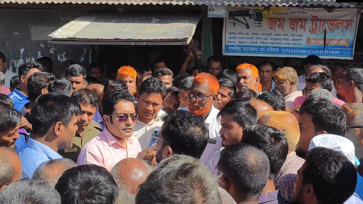 সারের দাবিতে হাতীবান্ধায় কৃষকদের মহাসড়ক অবরোধ