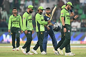 পাকিস্তানের হারে ত্রিদেশীয় সিরিজ থেকে বাদ ইংল্যান্ড, ফাইনালে পাকিস্তান–শ্রীলঙ্কা