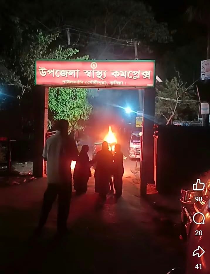 চিকিৎসা নিয়ে বাড়ি ফেরার পথে হাসপাতালের ফটকে অটোরিকশায় আগুন, শিশুসহ দগ্ধ ৫