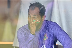 আঙুল থেঁতলে গেছে মুশফিকের, তবে খেলবেন সিলেট টেস্টে