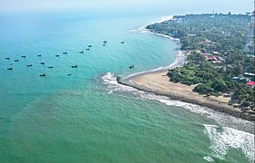 পর্যটক বাড়ছে, সেন্ট মার্টিন ঝুঁকিতে