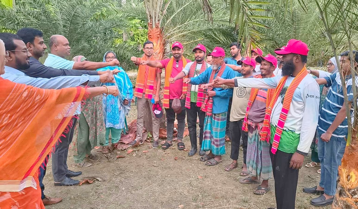 যশোরে ভেজালমুক্ত খেজুর গুড় উৎপাদনে গাছিদের শপথ