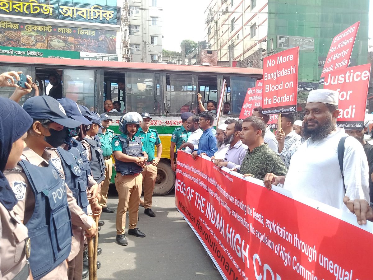 ভারতীয় হাইকমিশন ঘেরাওয়ে জাতীয় বিপ্লবী পরিষদের মিছিল আটকে দিল পুলিশ