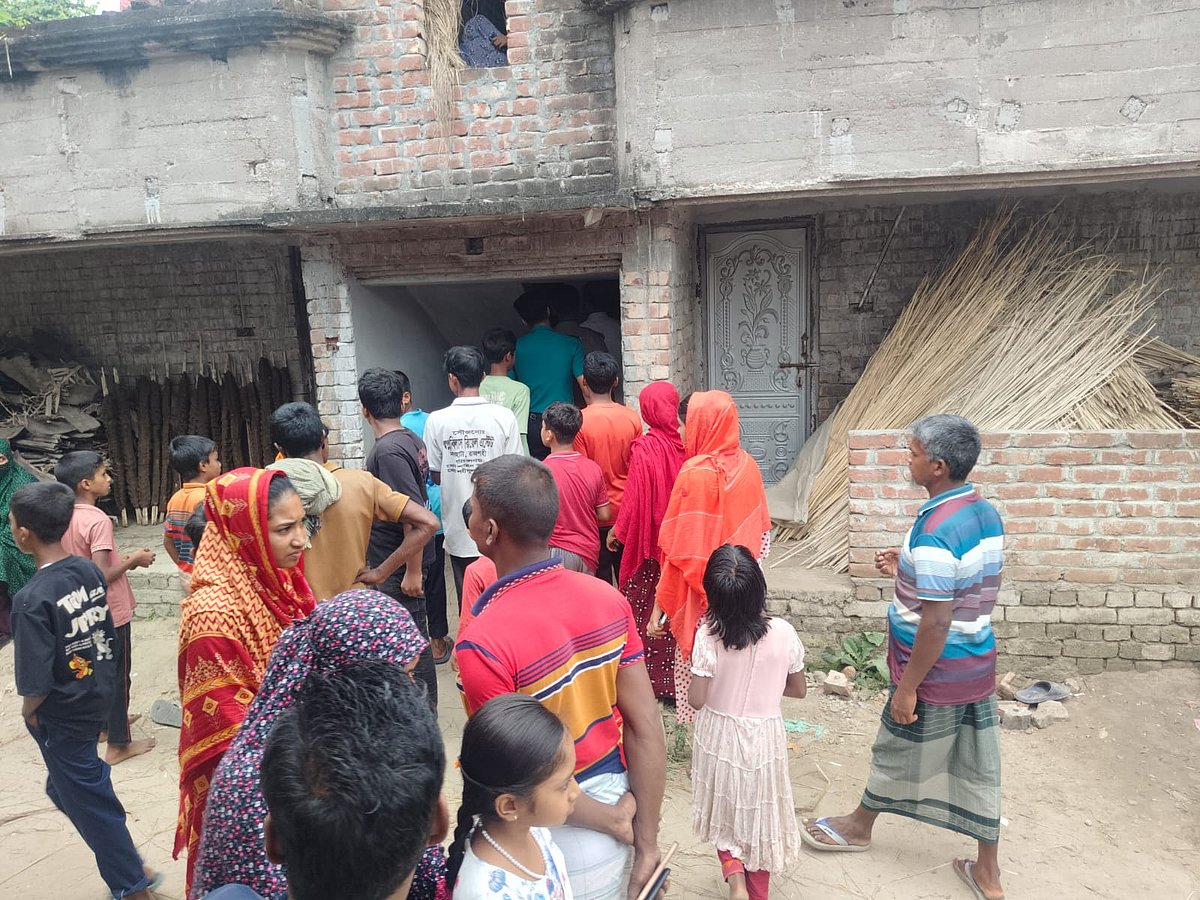 রাজশাহীতে নিজ বাড়ির ছাদে কৃষককে ছুরিকাঘাতে হত্যা