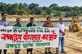 ব্রহ্মপুত্রের বুকেই তৈরি হচ্ছে খেলার মাঠ, প্রতিবাদ পরিবেশকর্মীদের