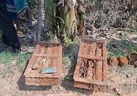 সখীপুরে দুই বাক্স গ্রেনেডসদৃশ বস্তু উদ্ধার, গায়ে লেখা ‘ইস্ট পাকিস্তান পুলিশ, টাঙ্গাইল’