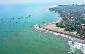 সেন্ট মার্টিনে পর্যটক বাড়ছে, পরিবেশের ঝুঁকি