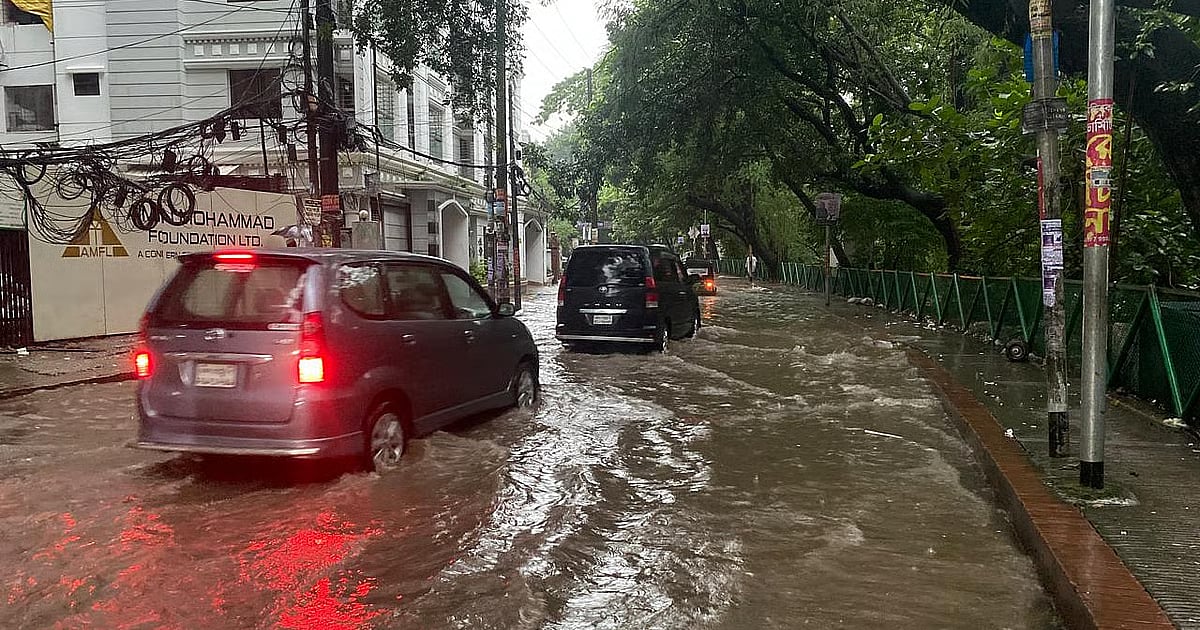 Heavy rain since morning leads to waterlogging in Dhaka streets