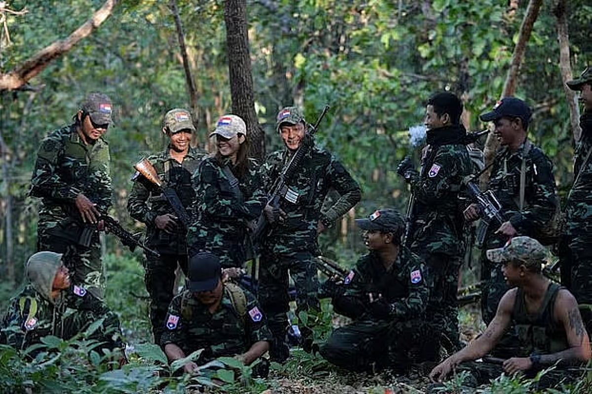 Teknaf-Naikhangchhari border resounds with loud noise of shelling and ...
