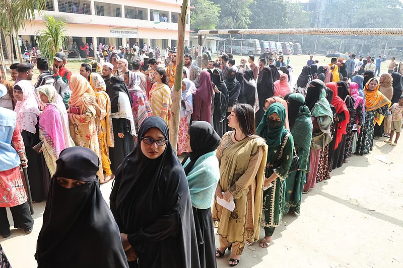 Long queue of voters at Kamarpara School and College, Uttara, Dhaka on 12 February 2026