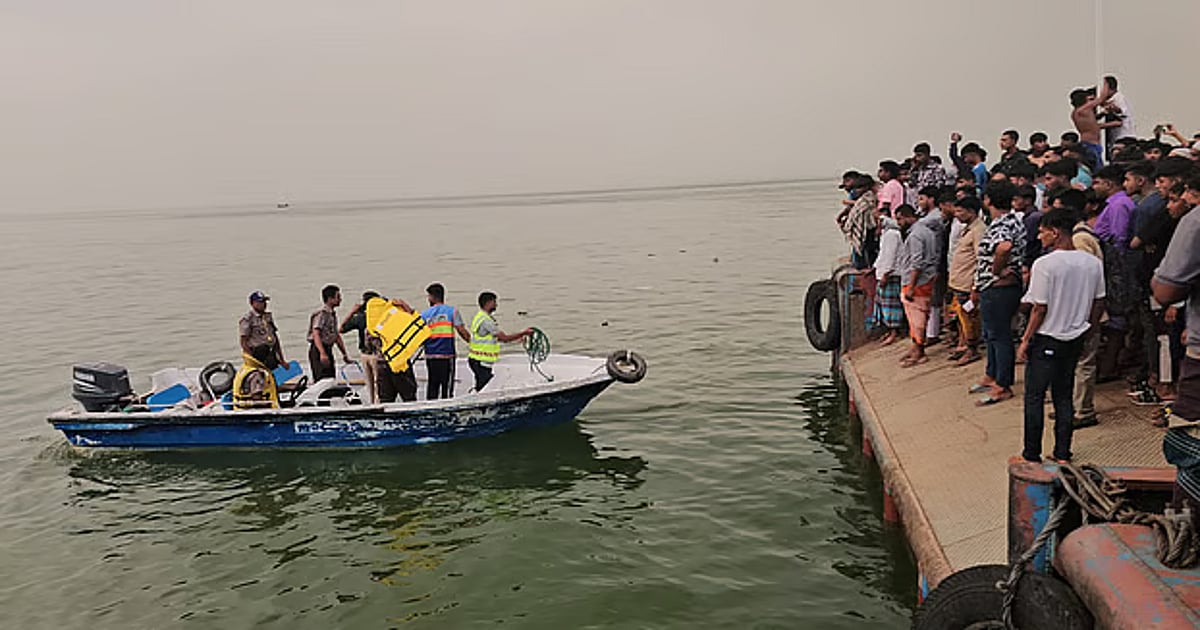 2 bodies recovered after bus falls into Padma, rain hampers rescue