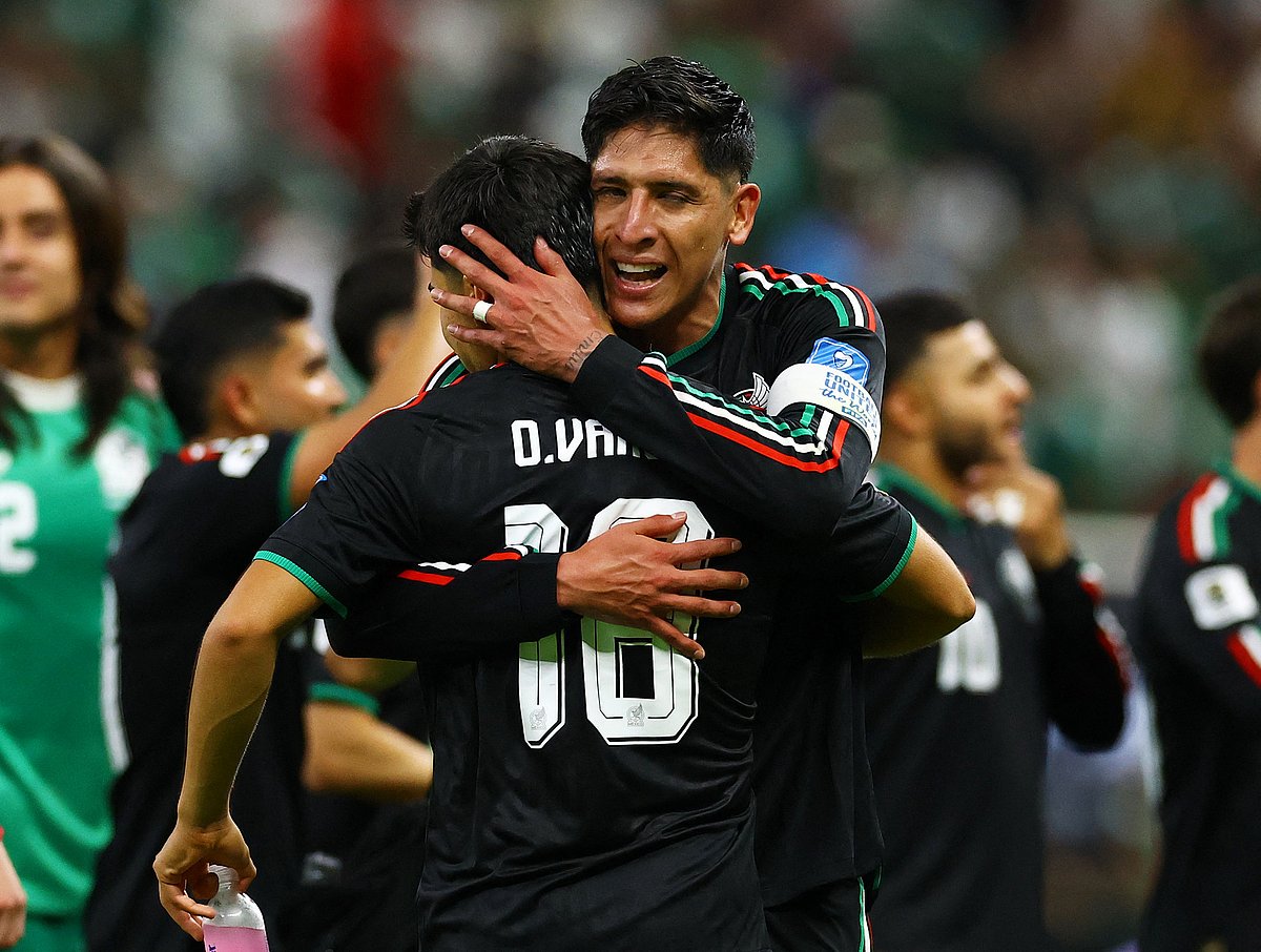 Mexico edge South Korea 1-0 to qualify for World Cup last 32