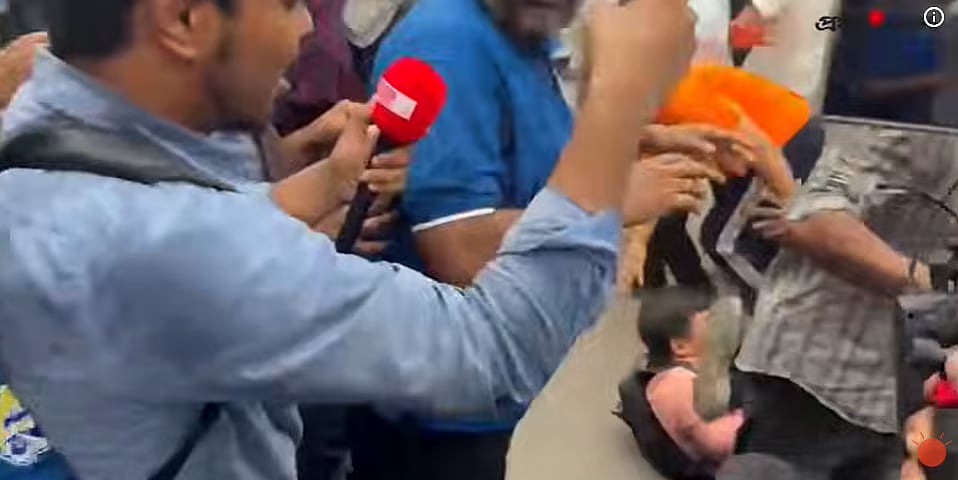 Journalist labelled “accomplice” and assaulted at Dhanmondi 32, Jamaat calls it a “misunderstanding”