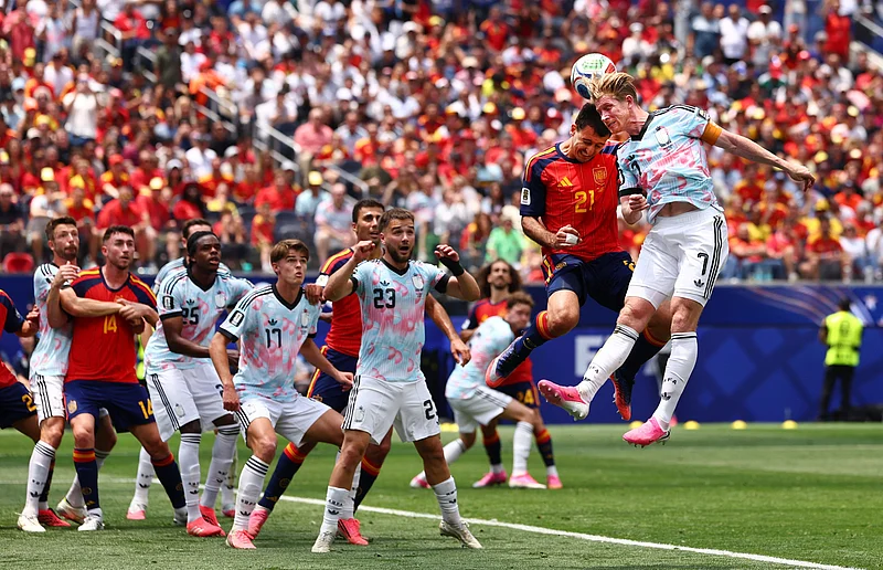 
Belgium's Kevin De Bruyne in action with Spain's Mikel Oyarzabal 