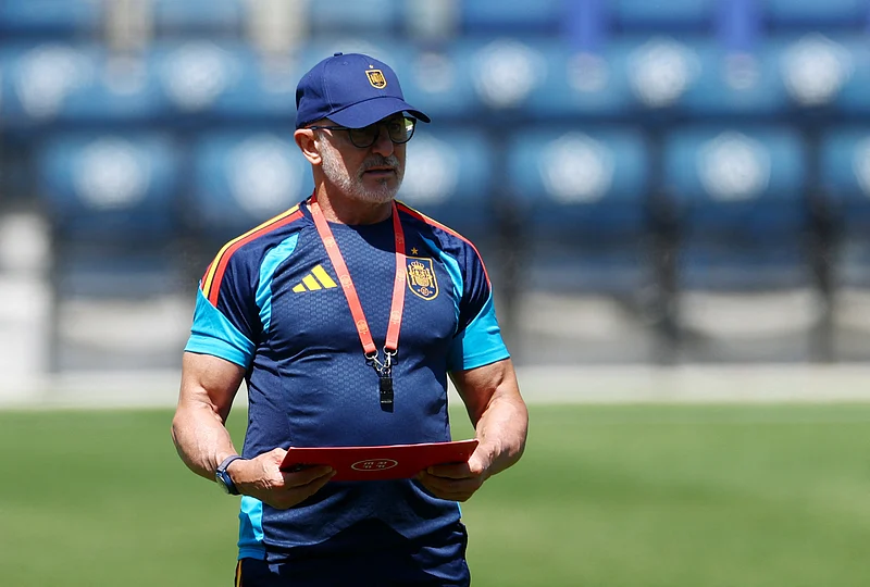 Football - FIFA World Cup 2026 - Spain Training - Carson Sports Park, Carson, California, U.S. - July 9, 2026
Spain coach Luis De La Fuente during training 