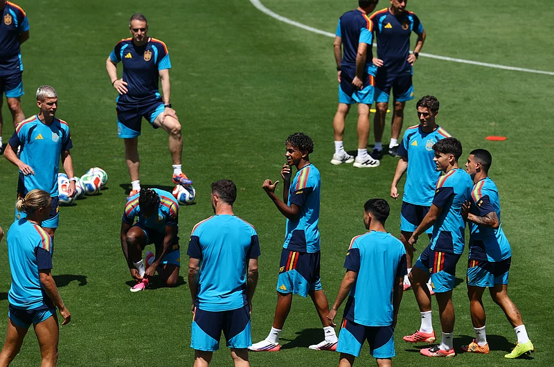 Football - FIFA World Cup 2026 - Spain Training - Carson Sports Park, Carson, California, U.S. - July 9, 2026
Spain's Lamine Yamal with teammates during training 