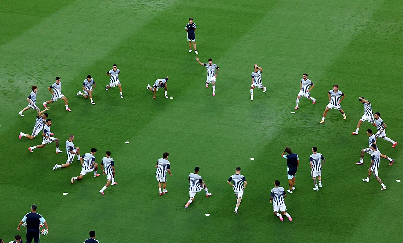 Soccer Football - FIFA World Cup 2026 - Quarter Final - Argentina v Switzerland - Kansas City Stadium, Kansas City, Missouri, U.S. - July 11, 2026
Argentina players during the warm up before the match REUTERS/Albert Gea