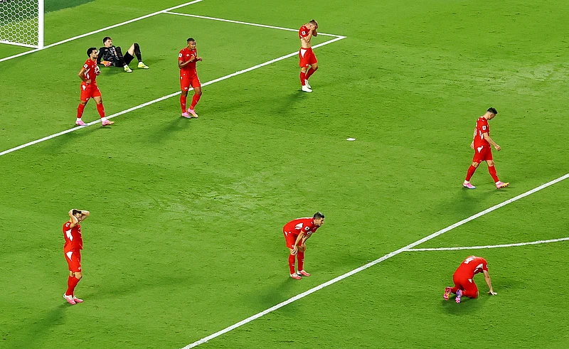 Football - FIFA World Cup 2026 - Quarter Final - Argentina v Switzerland - Kansas City Stadium, Kansas City, Missouri, U.S. - July 11, 2026
Switzerland players look dejected after Argentina's Julian Alvarez scores their second goal 