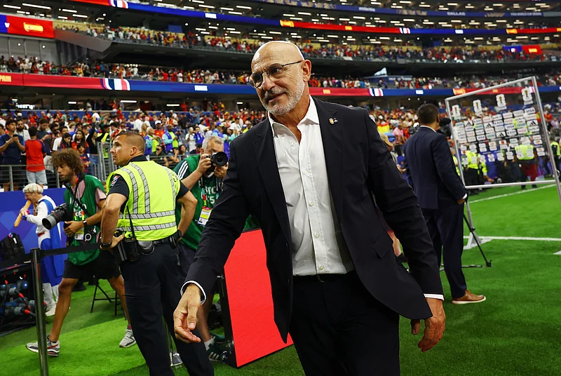 Football - FIFA World Cup 2026 - Semi Final - France v Spain - Dallas Stadium, Arlington, Texas, U.S. - July 14, 2026
Spain coach Luis De La Fuente celebrates after the match as they advance to the World Cup final 