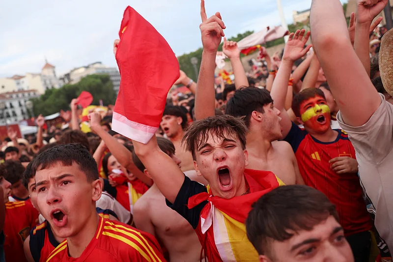  Football - FIFA World Cup 2026 - Semi Final - France v Spain - Fans gather in Madrid - Madrid, Spain - July 14, 2026
Spain fans celebrate their first goal scored by Mikel Oyarzaba, as they watch the match at the fan zone in the Plaza de Colon 
