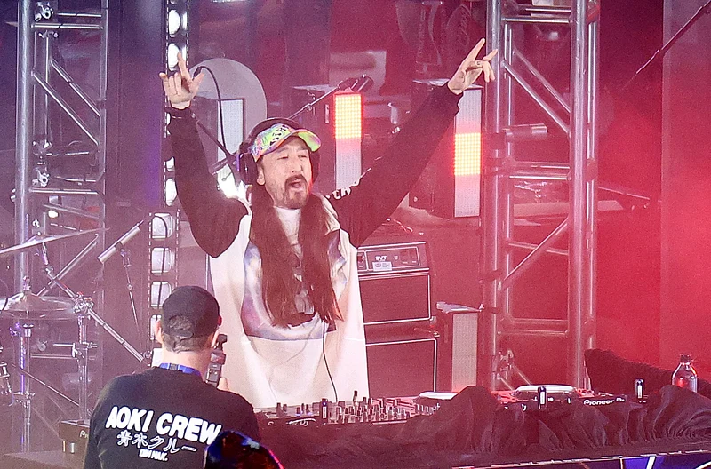 Football - FIFA World Cup 2026 - Semi Final - France v Spain - Dallas Stadium, Arlington, Texas, U.S. - July 14, 2026
DJ Steve Aoki performs during the pre game show before the match 