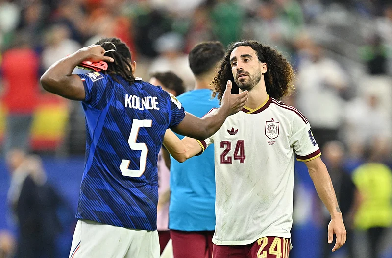  Football - FIFA World Cup 2026 - Semi Final - France v Spain - Dallas Stadium, Arlington, Texas, U.S. - July 14, 2026
France's Jules Kounde and Spain's Marc Cucurella after the match 