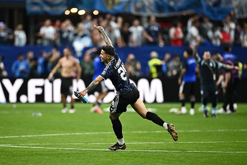 Soccer Football - FIFA World Cup 2026 - Semi Final - England v Argentina - Atlanta Stadium, Atlanta, Georgia, U.S. - July 15, 2026
Argentina's Enzo Fernandez celebrates after the match REUTERS/Dylan Martinez