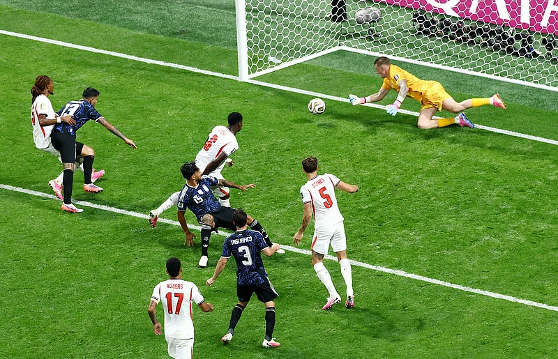 Football - FIFA World Cup 2026 - Semi Final - England v Argentina - Atlanta Stadium, Atlanta, Georgia, U.S. - July 15, 2026
England's Jordan Pickford in action as he saves a header from Argentina's Nicolas Gonzalez 