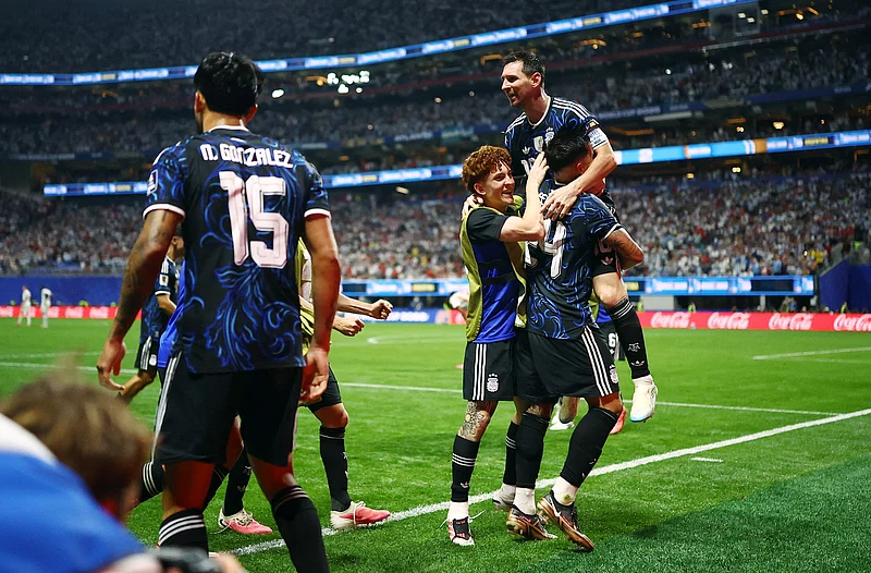 Soccer Football - FIFA World Cup 2026 - Semi Final - England v Argentina - Atlanta Stadium, Atlanta, Georgia, U.S. - July 15, 2026
Argentina's Enzo Fernandez celebrates with Lionel Messi after Lautaro Martinez scores their second goal REUTERS/Agustin Marcarian
