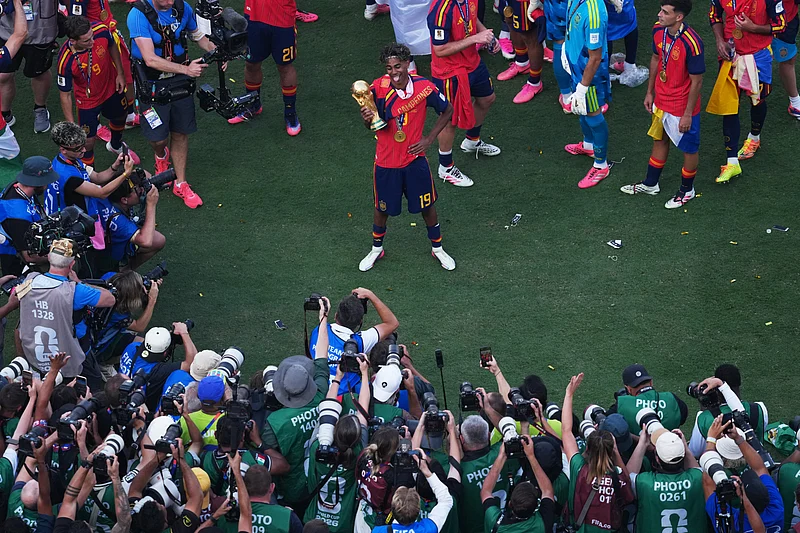 Soccer Football - FIFA World Cup 2026 - Final - Spain v Argentina - New York/New Jersey Stadium, East Rutherford, New Jersey, U.S. - July 19, 2026
Spain's Lamine Yamal poses with the World Cup trophy for photographers IMAGN IMAGES via Reuters/James Lang