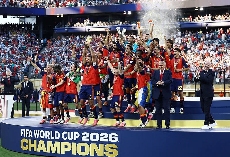 Soccer Football - FIFA World Cup 2026 - Final - Spain v Argentina - New York/New Jersey Stadium, East Rutherford, New Jersey, U.S. - July 19, 2026
Spain's Rodri lifts the World Cup trophy alongside teammates as they celebrate winning the World Cup with U.S. President Donald Trump and FIFA President Gianni Infantino REUTERS/Lee Smith