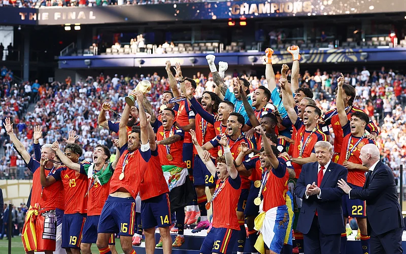 Soccer Football - FIFA World Cup 2026 - Final - Spain v Argentina - New York/New Jersey Stadium, East Rutherford, New Jersey, U.S. - July 19, 2026
Spain's Rodri lifts the World Cup trophy alongside teammates as they celebrate winning the World Cup with U.S. President Donald Trump and FIFA President Gianni Infantino REUTERS/Lee Smith