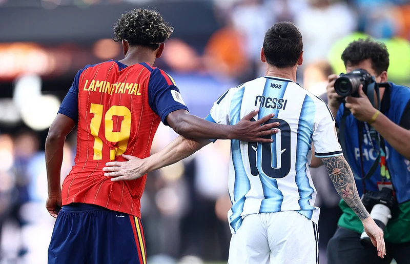 Soccer Football - FIFA World Cup 2026 - Final - Spain v Argentina - New York/New Jersey Stadium, East Rutherford, New Jersey, U.S. - July 19, 2026
Spain's Lamine Yamal with Argentina's Lionel Messi after the match REUTERS/Lee Smith