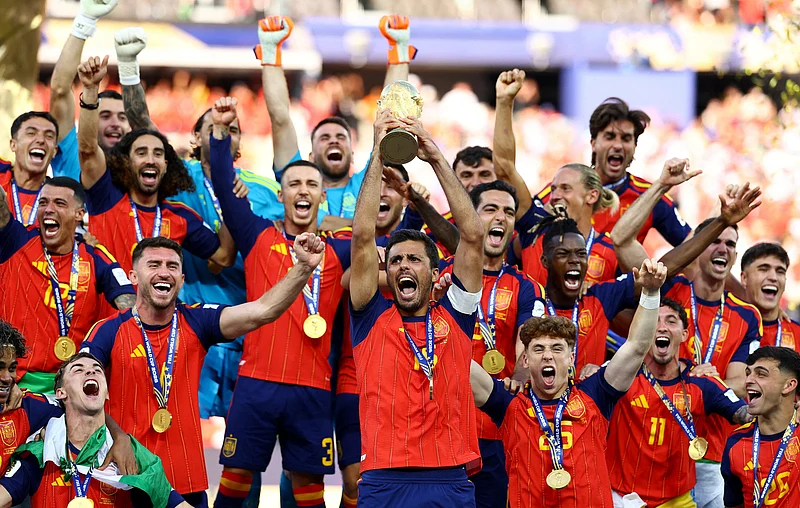 Soccer Football - FIFA World Cup 2026 - Final - Spain v Argentina - New York/New Jersey Stadium, East Rutherford, New Jersey, U.S. - July 19, 2026
Spain's Rodri lifts the trophy with teammates after winning the World Cup REUTERS/Kai Pfaffenbach     TPX IMAGES OF THE DAY