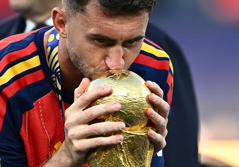 Soccer Football - FIFA World Cup 2026 - Final - Spain v Argentina - New York/New Jersey Stadium, East Rutherford, New Jersey, U.S. - July 19, 2026
Spain's Aymeric Laporte kisses the World Cup trophy during the trophy presentation REUTERS/Dylan Martinez