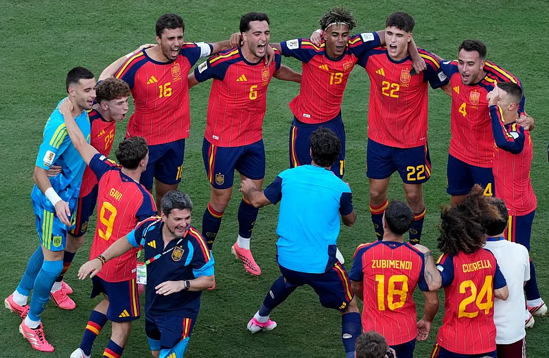 Soccer Football - FIFA World Cup 2026 - Final - Spain v Argentina - New York/New Jersey Stadium, East Rutherford, New Jersey, U.S. - July 19, 2026
Spain's Lamine Yamal and teammates celebrate winning the World Cup IMAGN IMAGES via Reuters/James Lang