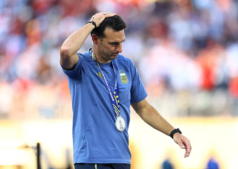 Soccer Football - FIFA World Cup 2026 - Final - Spain v Argentina - New York/New Jersey Stadium, East Rutherford, New Jersey, U.S. - July 19, 2026
Argentina coach Lionel Scaloni wears his runners up medal during the trophy presentation REUTERS/Hannah Mckay     TPX IMAGES OF THE DAY
