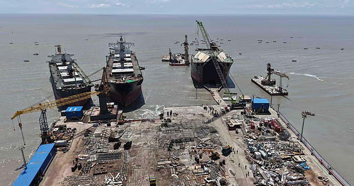 What caused massive accident at Sitakunda ship-breaking yard