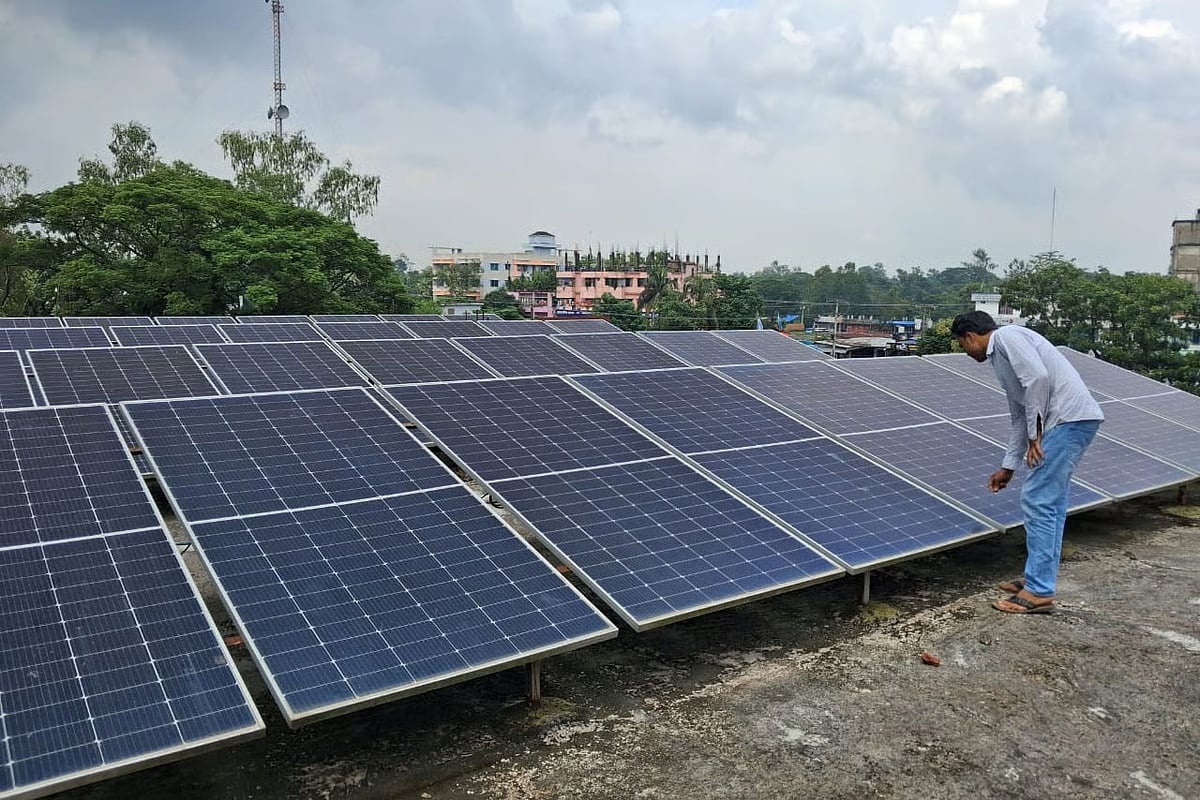 Solar power runs school with 2,000 students, AC, computers, over 100 fans - Prothom Alo English