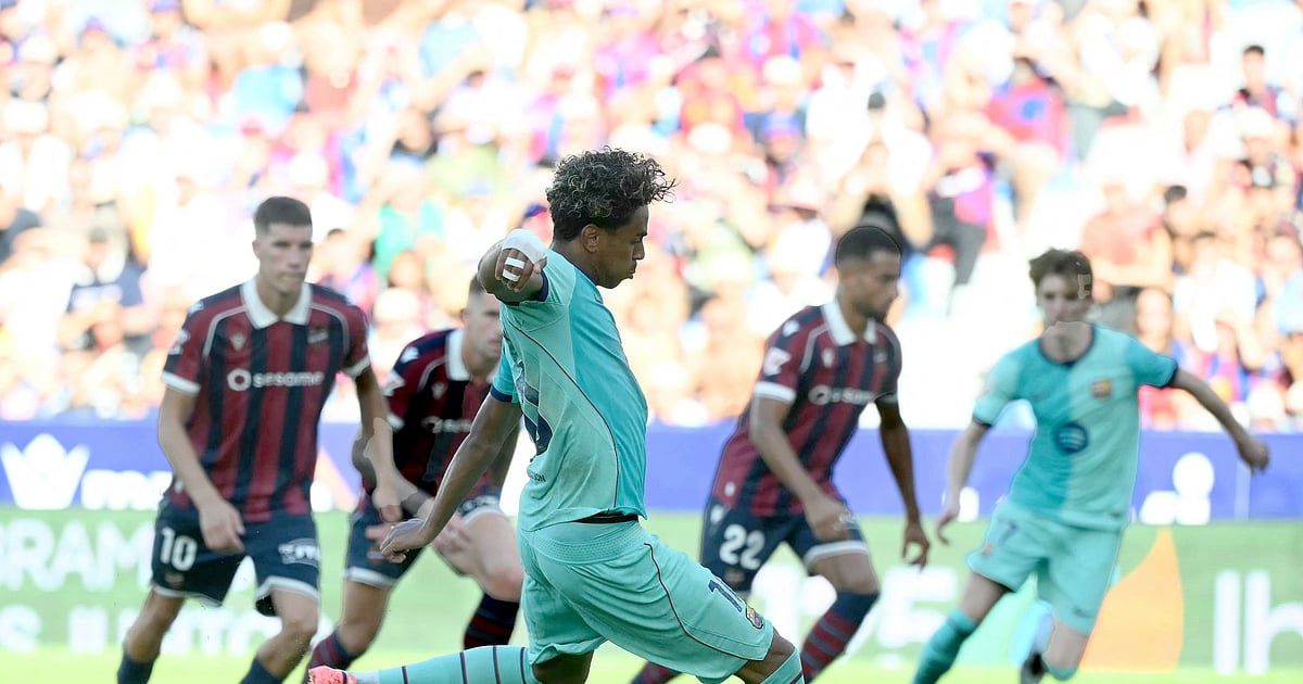 Yamal double helps Barca edge Levante thriller - Prothom Alo English