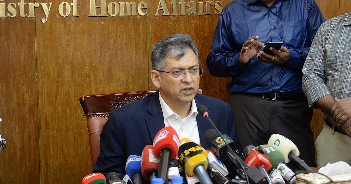 Two people who threw crude bomb in front of Supreme Court identified: Home Minister - Prothom Alo English