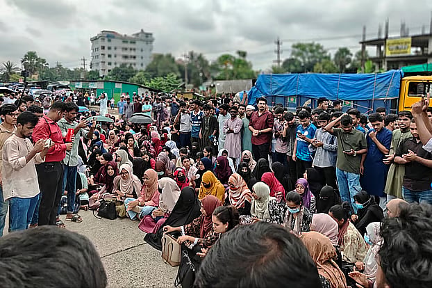Dhaka-Chattogram highway blocked for 1.5 hours in protest of Apratim's murder - Prothom Alo English